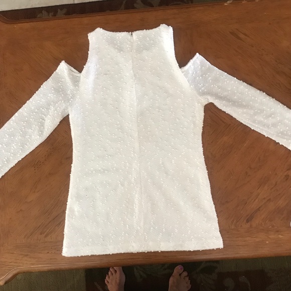 Beautiful white shimmery cold shoulder sweater - Picture 2 of 3